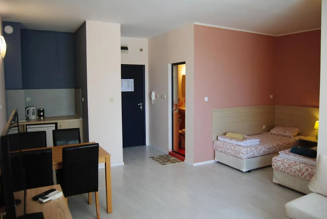 Yalta Studio Golden Sands Hotel