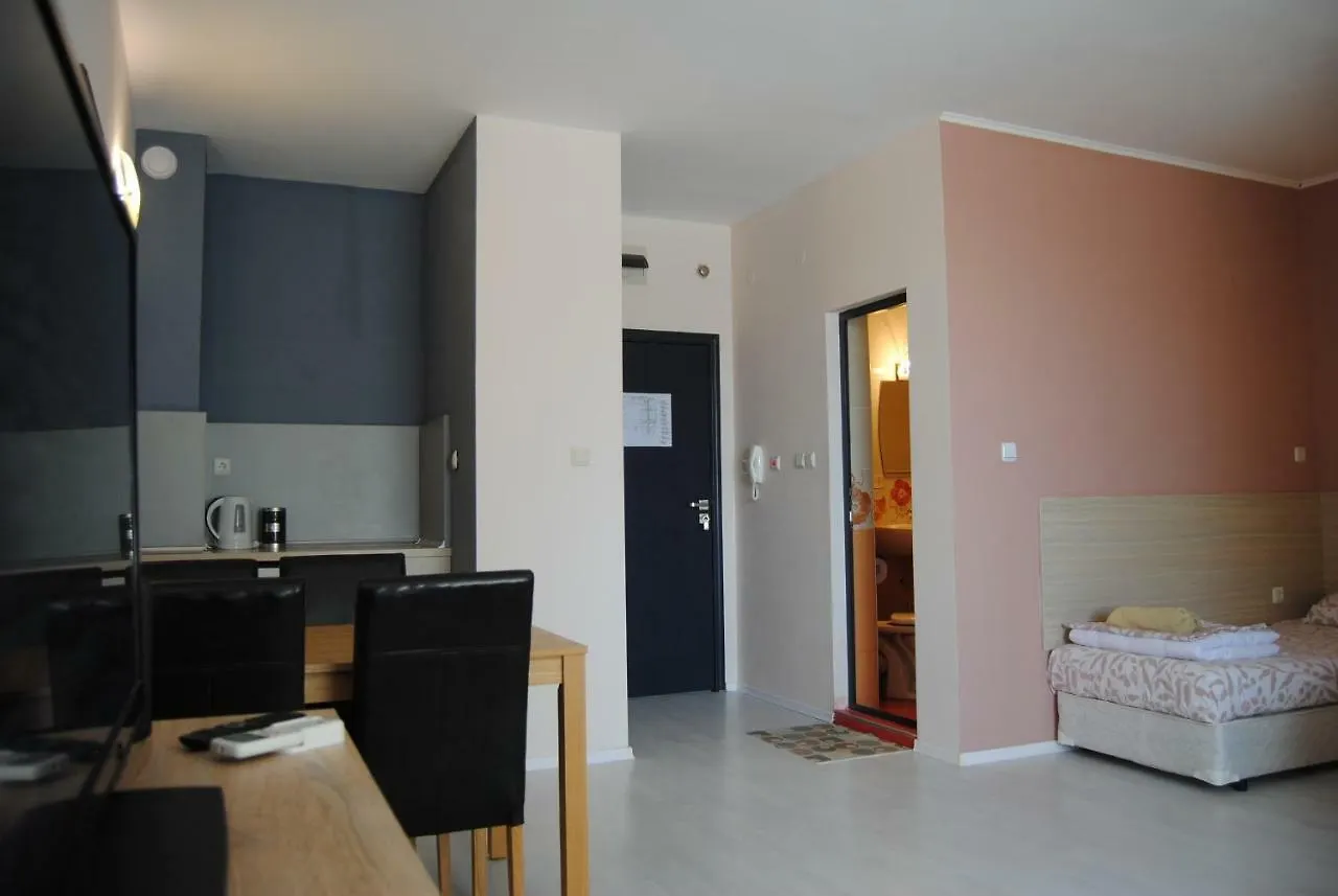 Yalta Studio Golden Sands Hotel 0*,