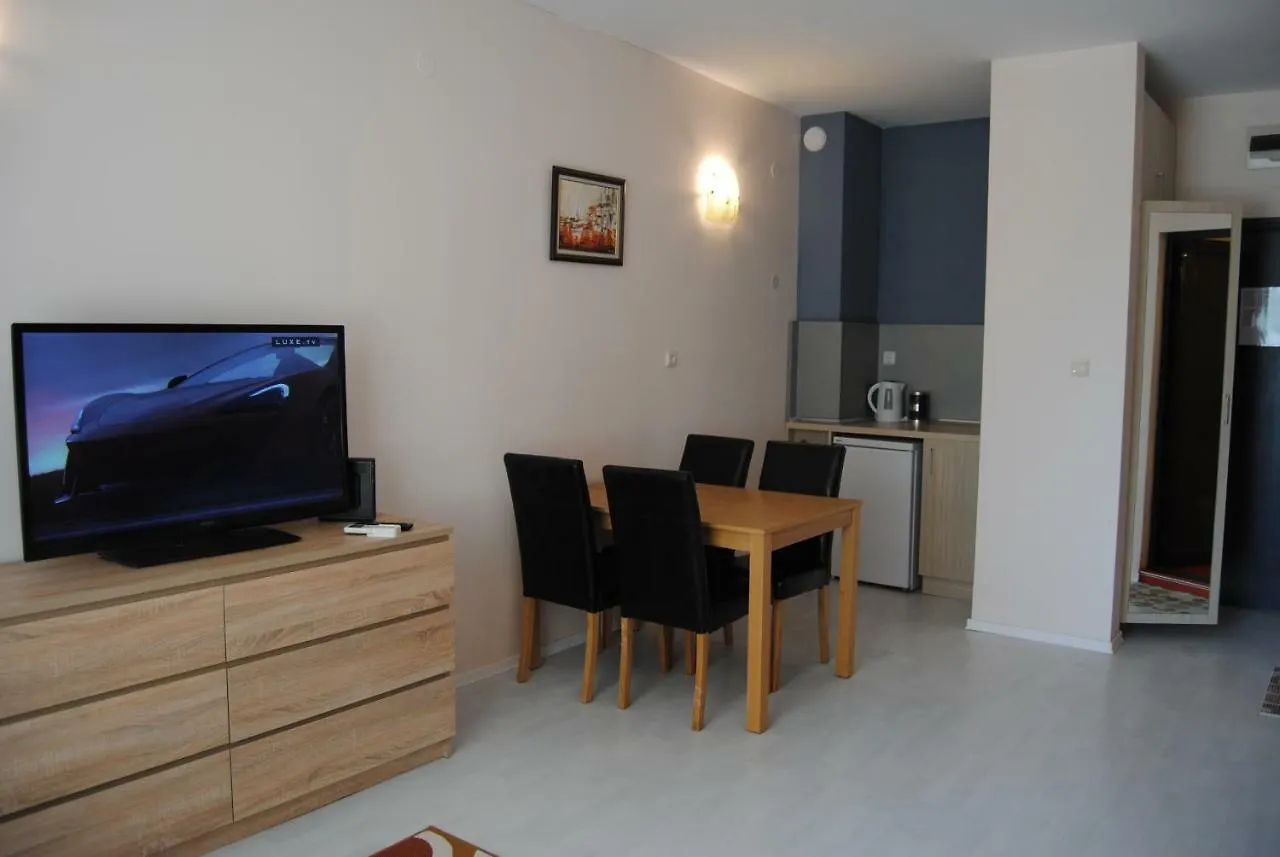 Yalta Studio Golden Sands Hotel 0*,
