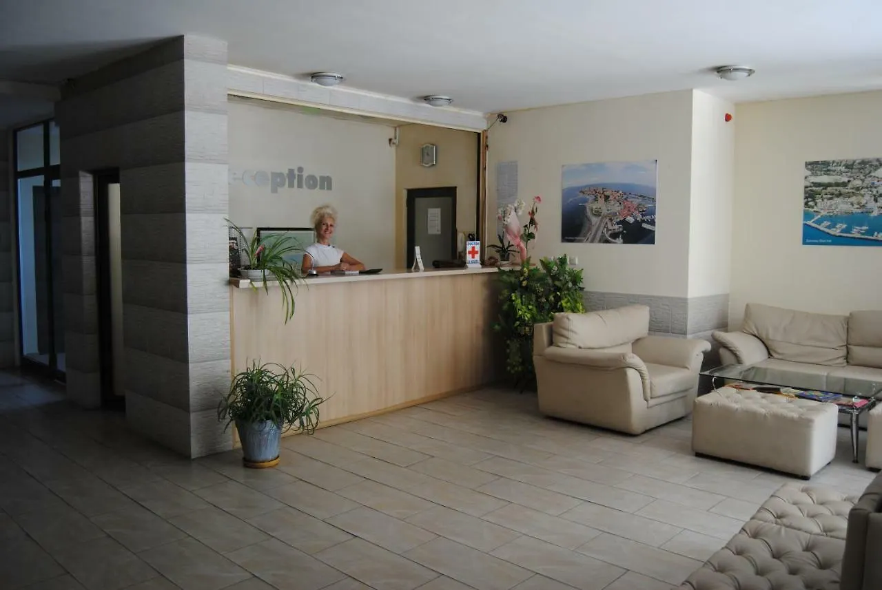 Yalta Studio Golden Sands Hotel 0*,